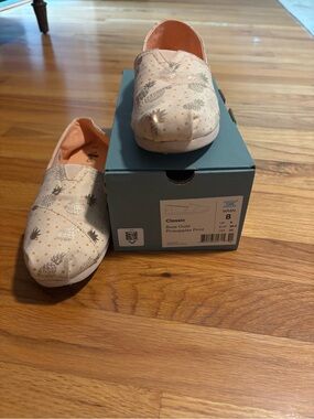 TOMS Classic Slip-On - Blush with Rose Gold Pineapple Accents